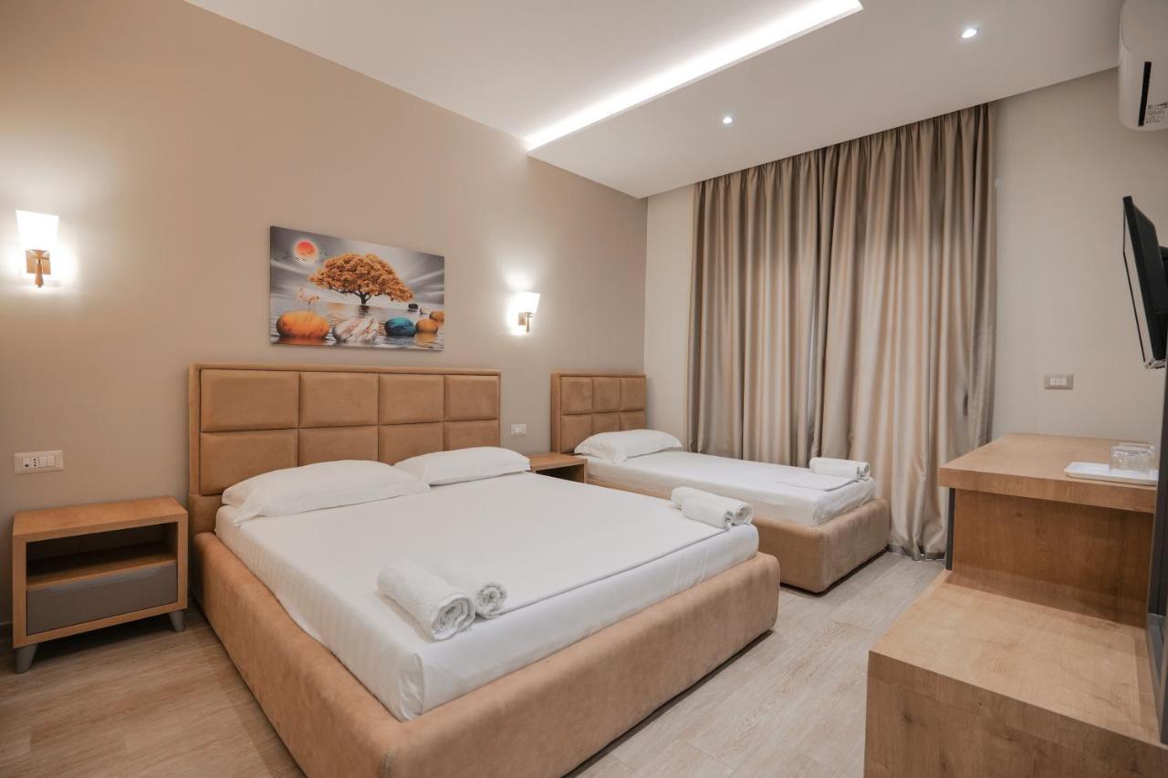 Hotel Roalb Radhimë Exterior foto
